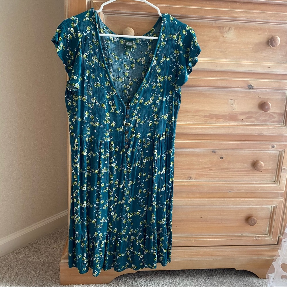 WILD FABLE blue floral v neck short sleeve dress